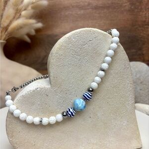 Gardgy White and Blue Beaded Fashion Necklace